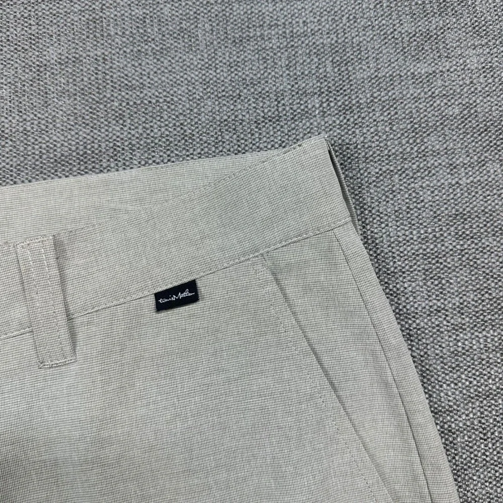 TravisMathew Golf Shorts Mens 33 Khaki Tan   Stretch Performance Casual
